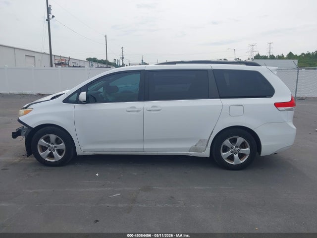 Toyota Sienna Le V6 8 Passenger