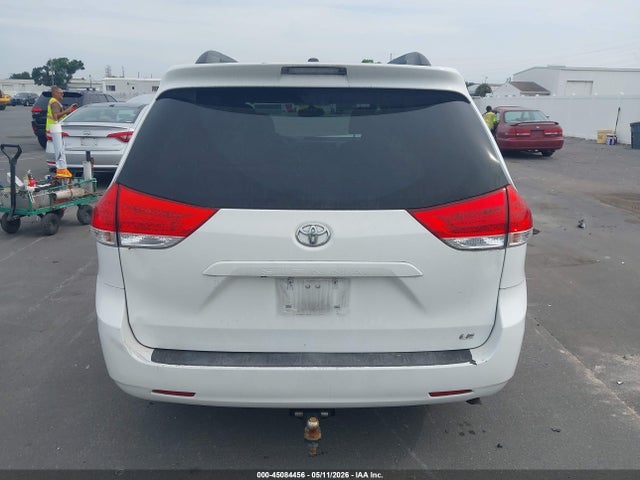 Toyota Sienna Le V6 8 Passenger