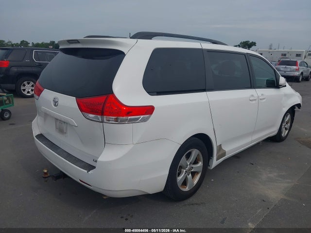 Toyota Sienna Le V6 8 Passenger