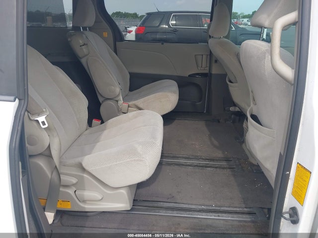 Toyota Sienna Le V6 8 Passenger
