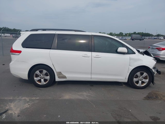 Toyota Sienna Le V6 8 Passenger