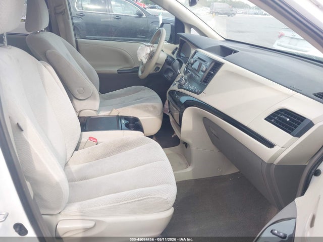Toyota Sienna Le V6 8 Passenger