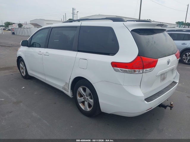 Toyota Sienna Le V6 8 Passenger