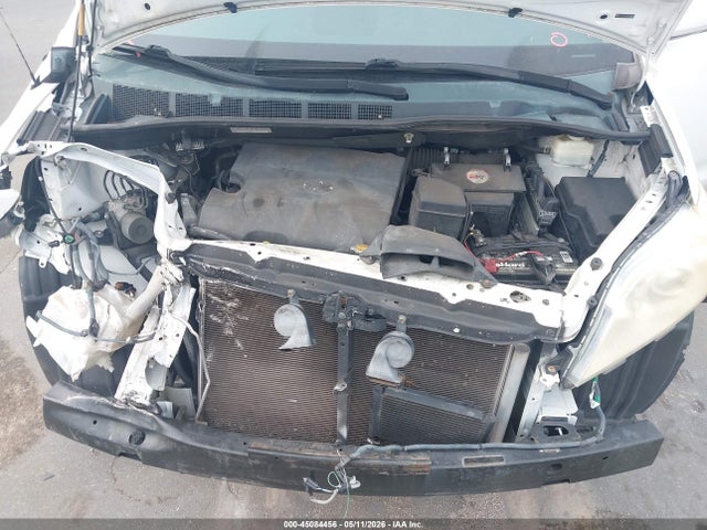Toyota Sienna Le V6 8 Passenger