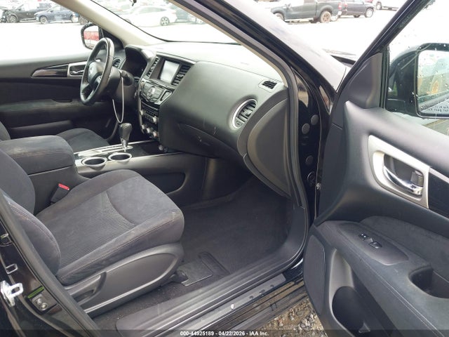 Nissan Pathfinder Sv