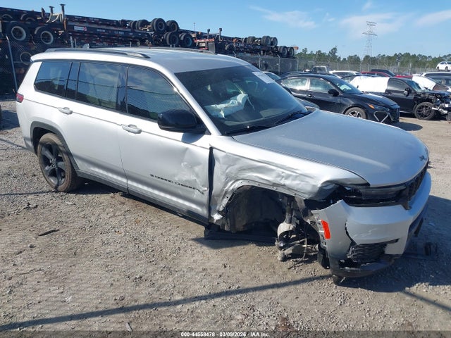 Salvage Jeep Grand Cherokee Image