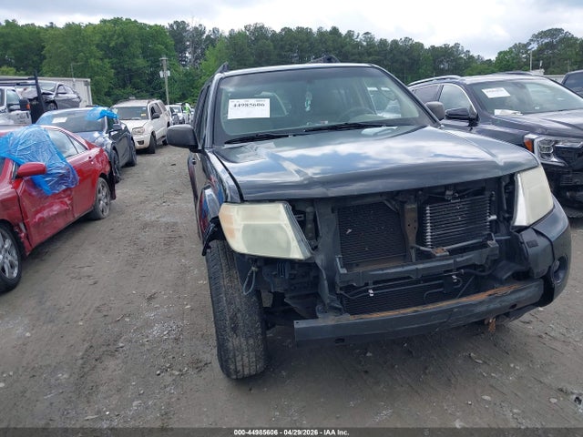 Salvage Nissan Pathfinder Image