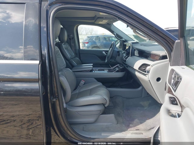 Lincoln Navigator Select