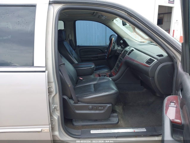 Cadillac Escalade Standard