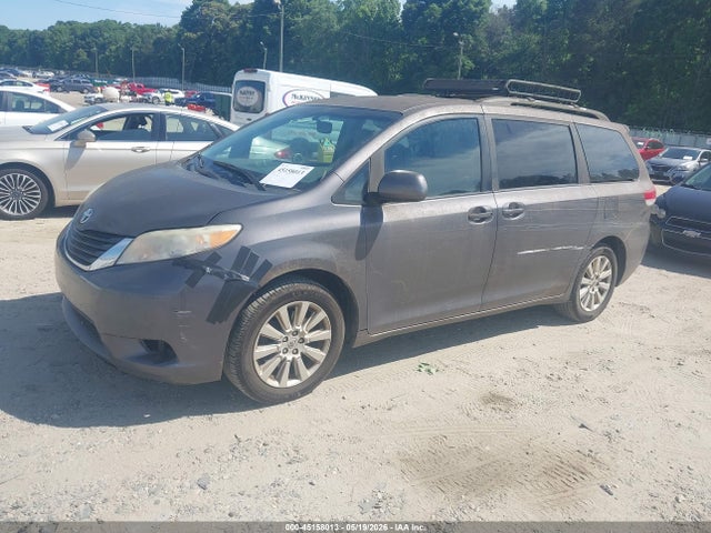 Toyota Sienna Le