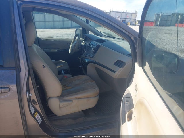 Toyota Sienna Le