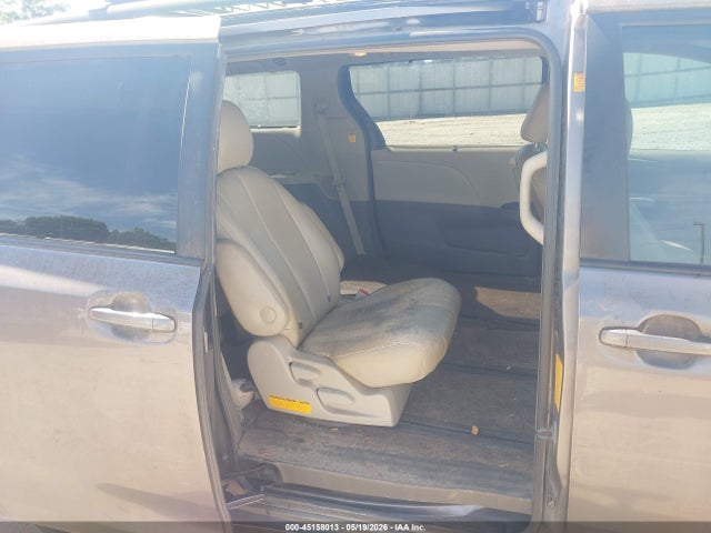 Toyota Sienna Le
