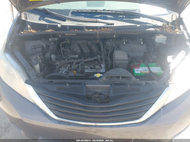 Toyota Sienna Le