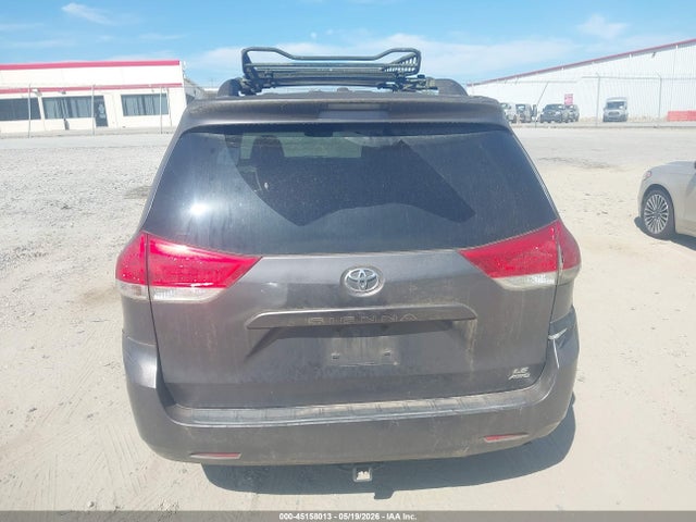 Toyota Sienna Le
