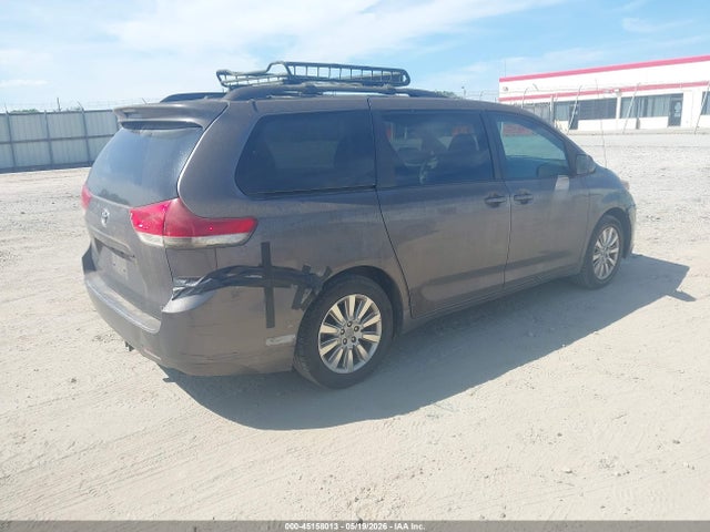 Toyota Sienna Le