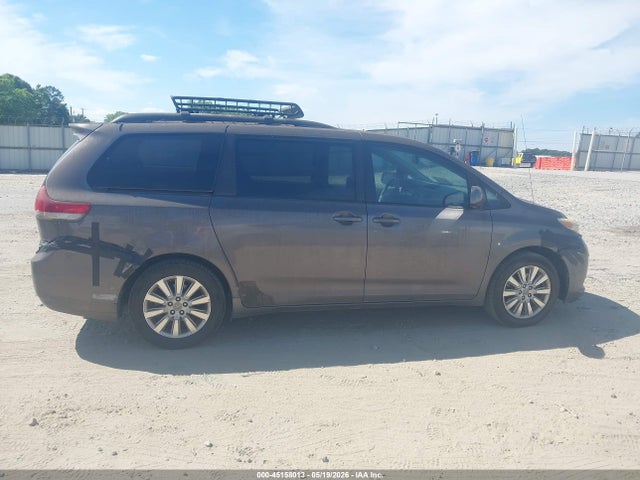 Toyota Sienna Le