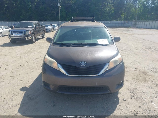 Toyota Sienna Le