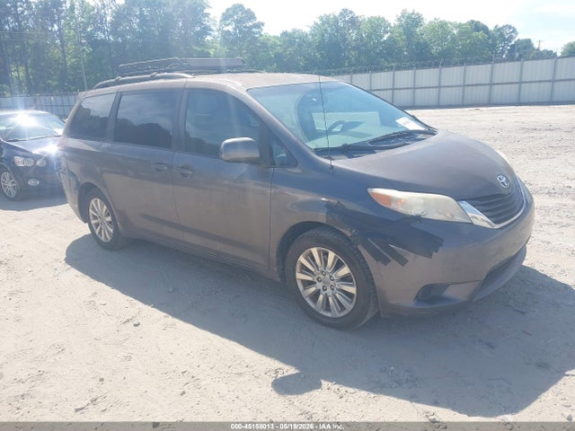 Salvage Toyota Sienna Image