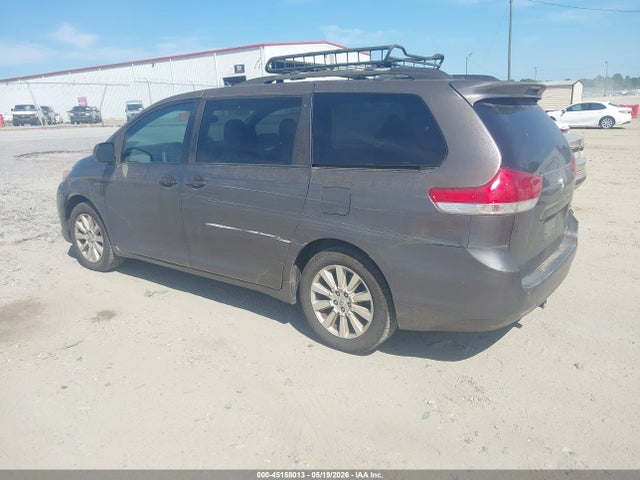 Toyota Sienna Le