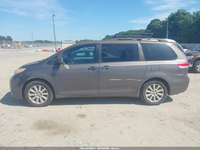 Toyota Sienna Le