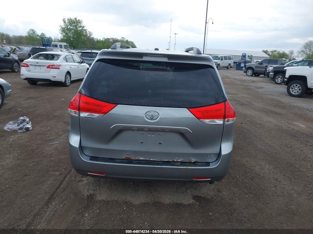 Toyota Sienna Le V6