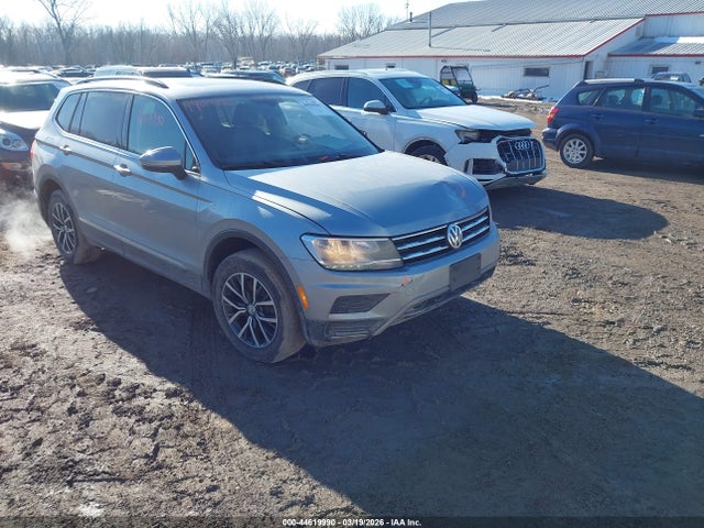 Salvage Volkswagen Tiguan Image