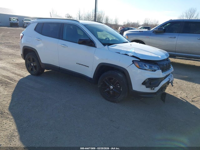Salvage Jeep Compass Image