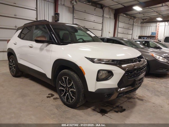 Salvage Chevrolet Trailblazer Image