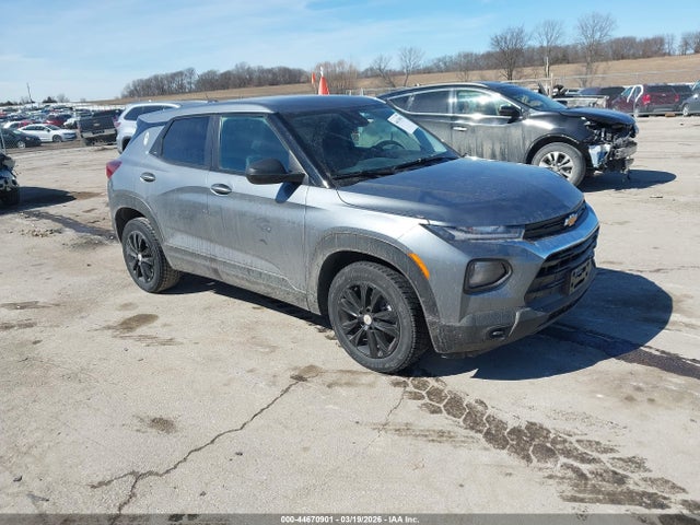 Salvage Chevrolet Trailblazer Image