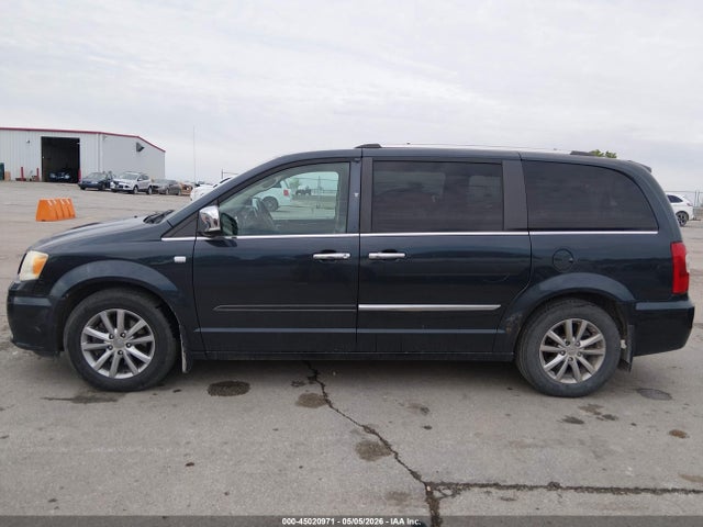 Chrysler Town & Country Touring-l 30th Anniversary
