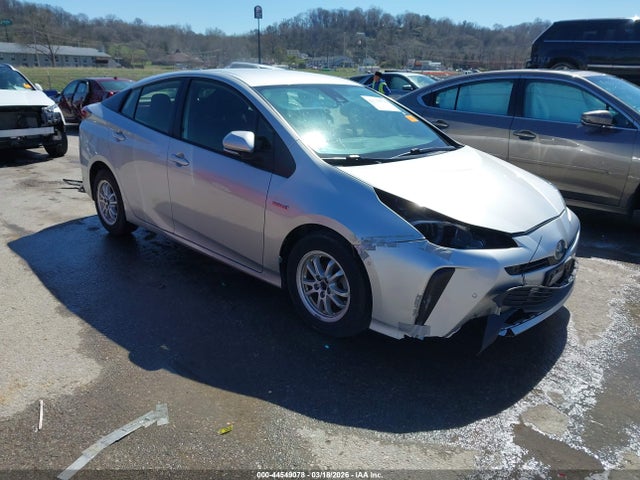 Salvage Toyota Prius Image