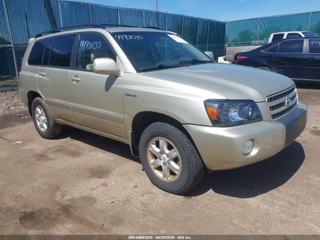 Salvage Toyota Highlander Image