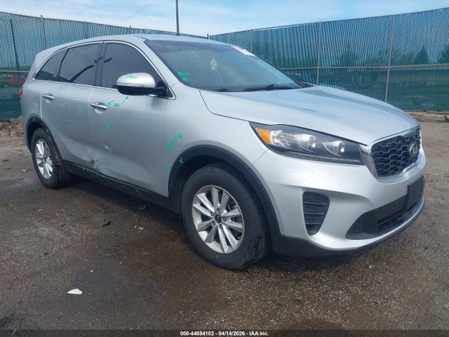 Salvage Kia Sorento Image