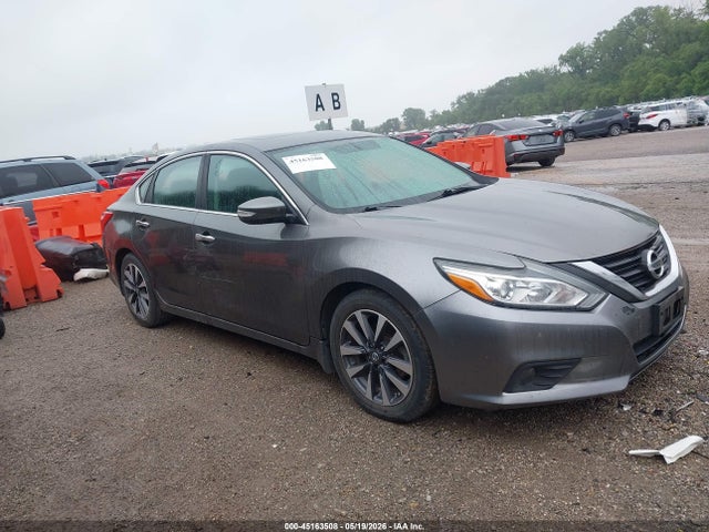 Salvage Nissan Altima Image