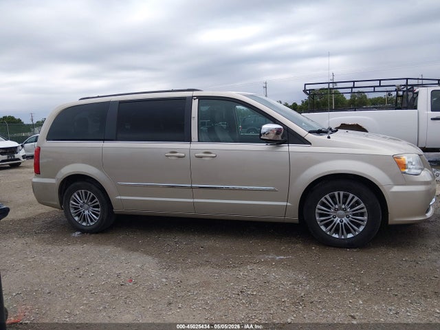 Chrysler Town & Country Touring-l