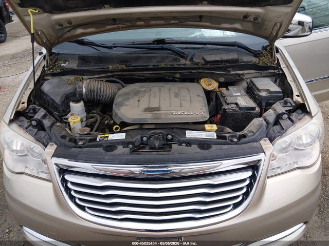 Chrysler Town & Country Touring-l
