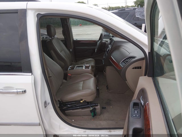 Chrysler Town & Country Touring-l