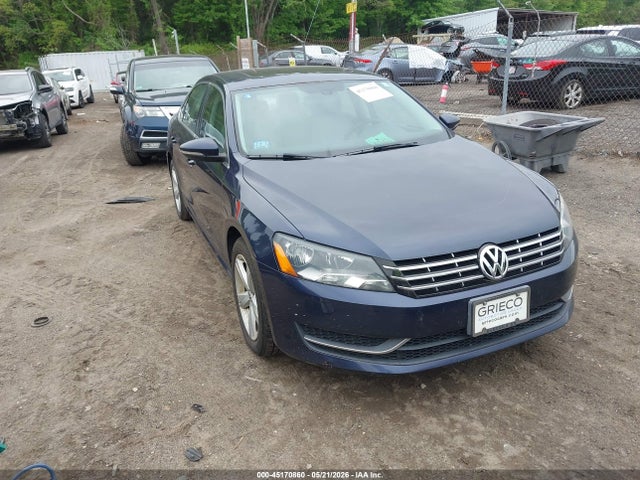 Salvage Volkswagen Passat Image