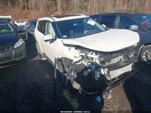 Salvage Nissan Rogue Image