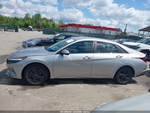 Hyundai ELANTRA Sel