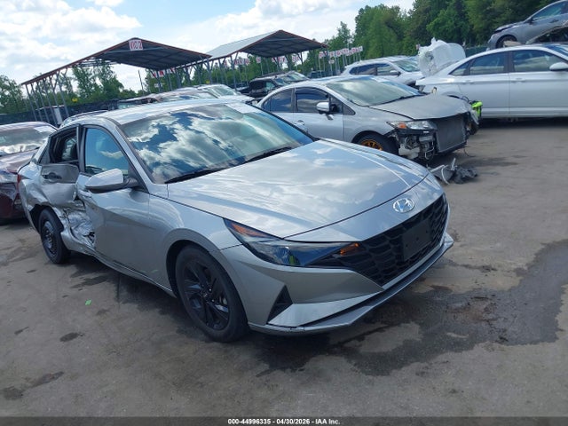 Salvage Hyundai ELANTRA Image