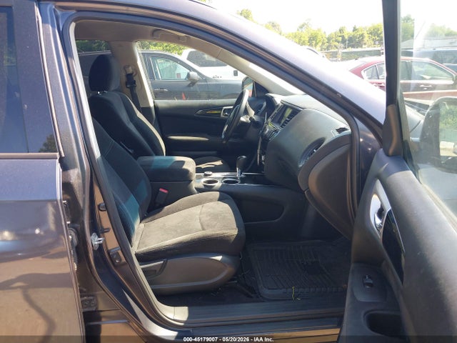 Nissan Pathfinder S