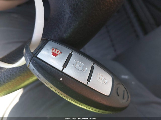 Nissan Pathfinder S