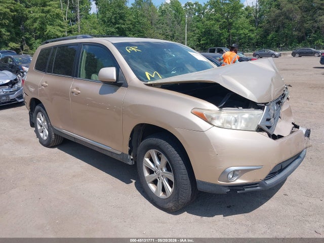 Salvage Toyota Highlander Image