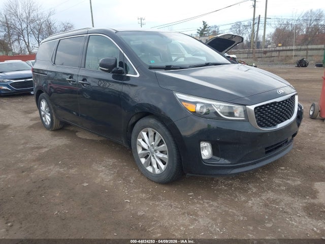 Salvage Kia Sedona Image