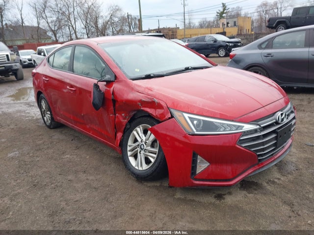 Salvage Hyundai ELANTRA Image