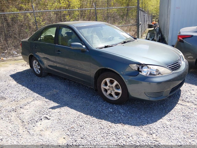 Salvage Toyota Camry Image