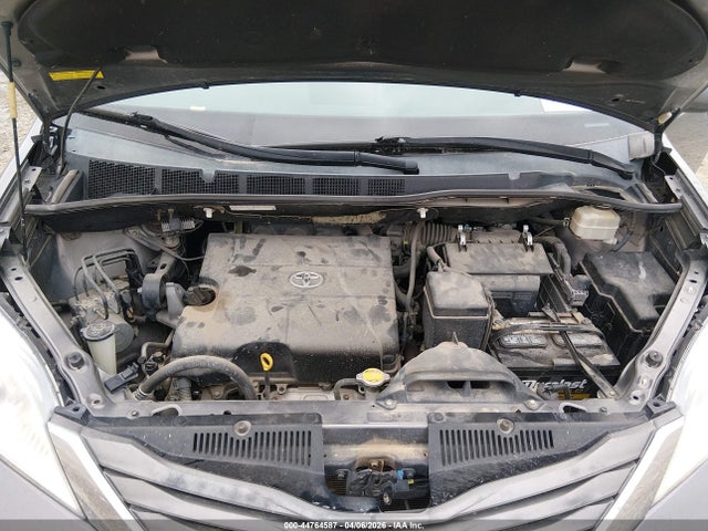 Toyota Sienna Xle V6