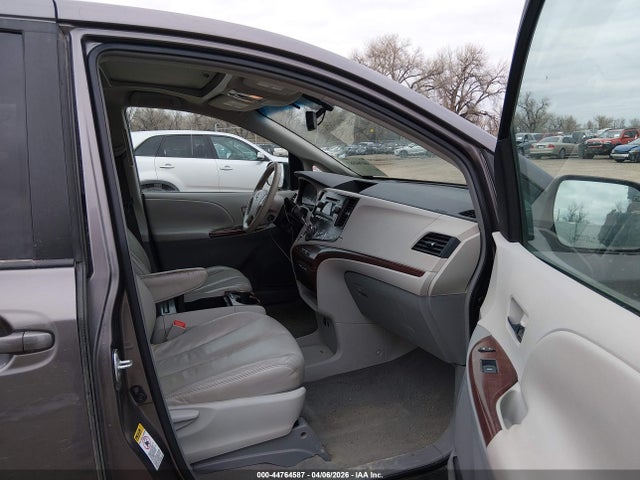 Toyota Sienna Xle V6