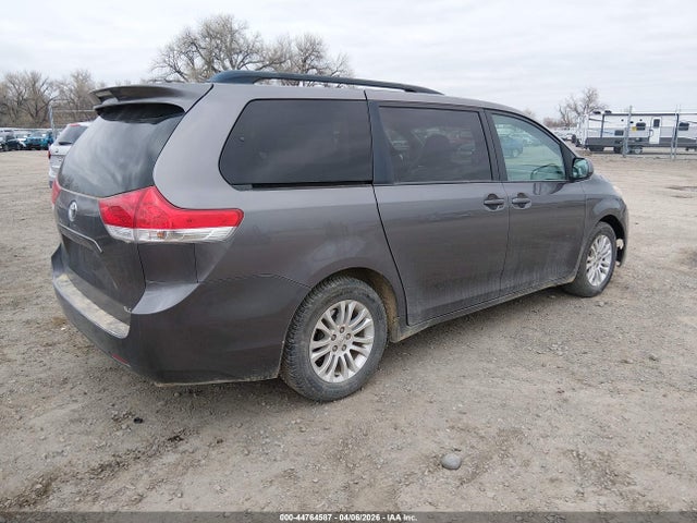 Toyota Sienna Xle V6